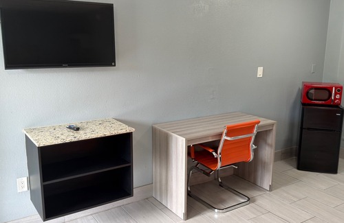 Historic Downtown Kissimmee Hotel | Apollo Inn