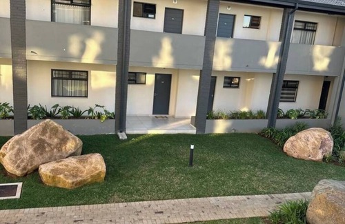 Greater Johannesburg Metropolitan Area Apartment | Apollo Luxe Living 2BR Urban