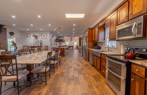 Louvale Villa | Apollo's Villa - Peaceful Country Retreat - 12 Bedrooms - 10.5 Baths - Lake View