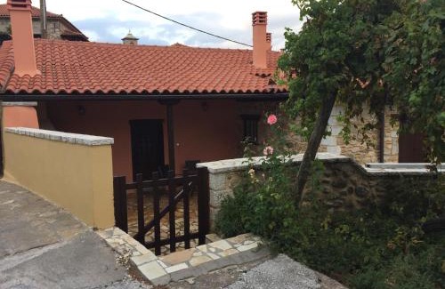 Anavriti House | Apostolia's big house Bed and view
