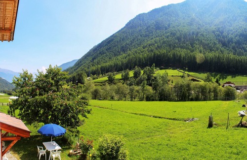 Meiern Apartment | APP. 3 AUHAUS apartment with meadow and fountain for 2 persons max. 4 persons
