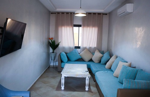 Tamraght Apartment | App. Avec Piscine; à Seulement 3 Minutes à Pieds de la Plage Pour les Surfeurs!