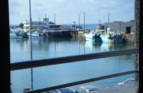 Granville Apartment | App facing the harbor with balcony, near pier for Chausey and Jersey