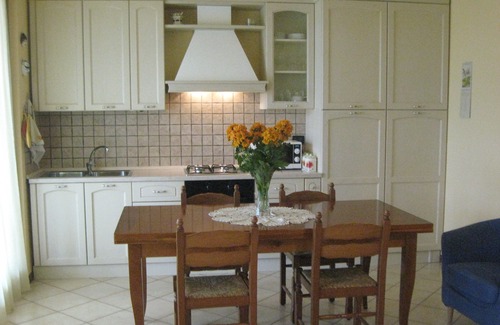 Roe Volciano Apartment | App. Margherita with swimming pool - surrounded by greenery for relaxing holidays