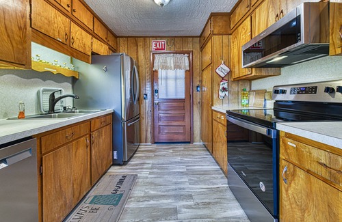 Seven Devils Ski Chalet | Appalachian Arcade! VIEW! 4500 FT high! Huge 3BR house! Fiber Wifi, WD, A/C!