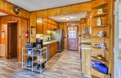 Seven Devils Ski Chalet | Appalachian Arcade! VIEW! 4500 FT high! Huge 3BR house! Fiber Wifi, WD, A/C!