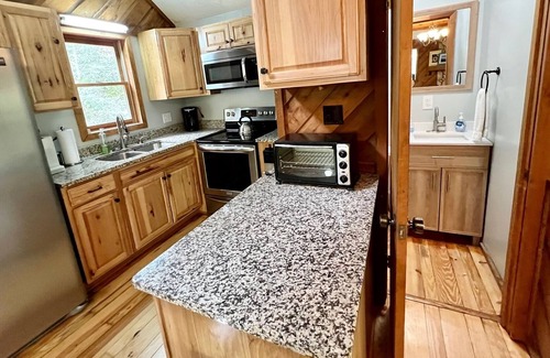 Mill Ridge House | Appalachian Breeze - Hot Tub, Firepit, Wi-Fi