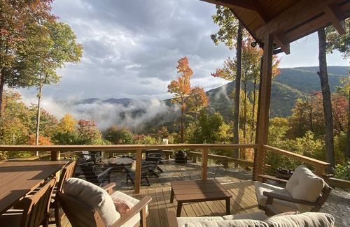 Barnardsville Cabin | Appalachian Rainforest Oasis- breathtaking views surrounded by National Forest