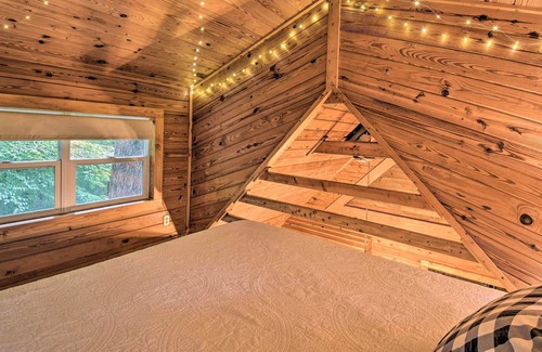 Jasper Cabin | Appalachian Retreat w/ Deck & Creek Access!