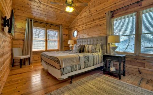 Blue Ridge Villa | Appalachian Sunrise Amazing views Close to Blue Ridge hike from the cabin