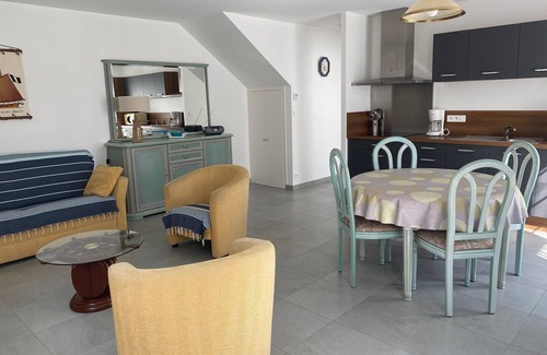 Saint-Gilles-Croix-de-Vie Apartment | Appart 2/4 pers dans MAISON, 3 Etoiles, à 30 m plage, TERRASSE, PARKING PRIVE