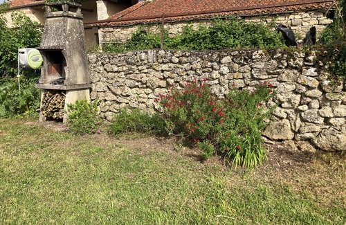 Feneyrols Apartment | Apparemment Dans Corps de Ferme