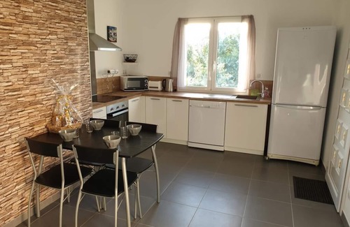 Rapale Apartment | Apparently modern, quiet location between sea and mountains "promo from August 23 to 30".
