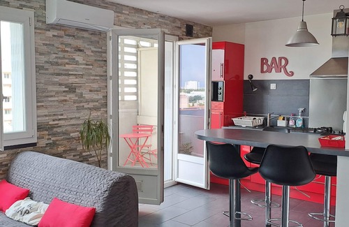 Cusset Apartment | Appart 50m²-clim, wifi, balcony, secure parking, near metro, all comforts