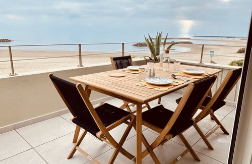 Carnon-Plage Apartment | Appart. 80m2 + Terrace. Feet in the water. Carnon 1st line. Direct beach access