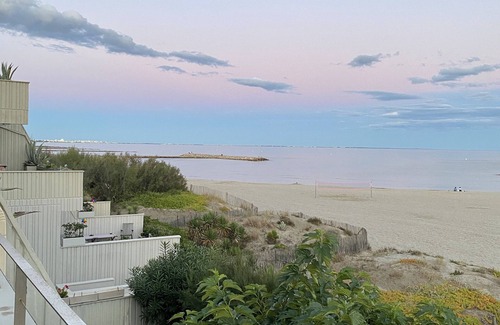 Carnon-Plage Apartment | Appart. 80m2 + Terrace. Feet in the water. Carnon 1st line. Direct beach access