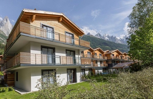 Les Tines Condo | Appart Cosy pour Skier à Chamonix | 2 Piscines !
