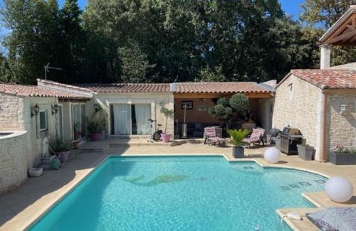 Arpaillargues-et-Aureillac Apartment | appartement avec piscine