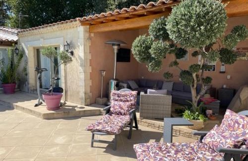 Arpaillargues-et-Aureillac Apartment | appartement avec piscine