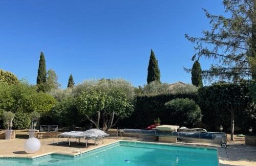 Arpaillargues-et-Aureillac Apartment | appartement avec piscine