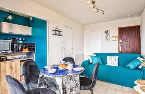 Merville-Franceville-Plage Apartment | Appartement familial proche plage avec balcon et parking à Merville-Franceville-Plage - FR-1-788-3