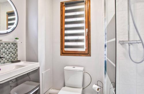 Merville-Franceville-Plage Apartment | Appartement familial proche plage avec balcon et parking à Merville-Franceville-Plage - FR-1-788-3