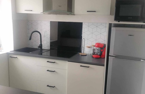Saint-Germain-Lespinasse Apartment | Appartement à la Campagne Avec 2 Chambres! Idéal Pour se Reposer!