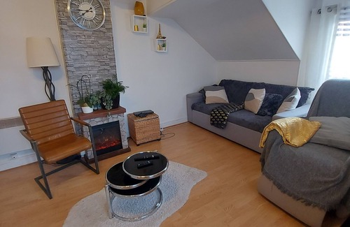 Champagne-sur-Seine Apartment | Appart Gare à 5minutes à Pieds. Château de Fontainebleau à Côtés et Autres