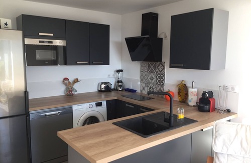 Sanary-sur-Mer Apartment | Appart in house in Sanary sea view, 200 meters from Beaucours beach.