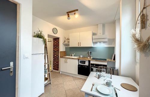 Gien Apartment | Appart LE SCANDINAVE - Maison 1911 - confort & prestige