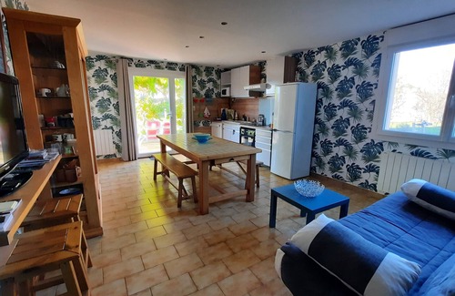 Olonne-sur-Mer Apartment | Appart. T2 garden level, near ocean, salt marshes and cycle paths
