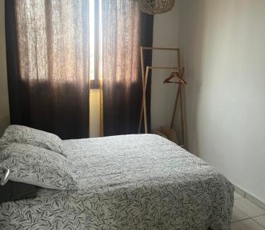 Les Chartreux Apartment | Appart T3 proche métro -draps et serviettes inclus