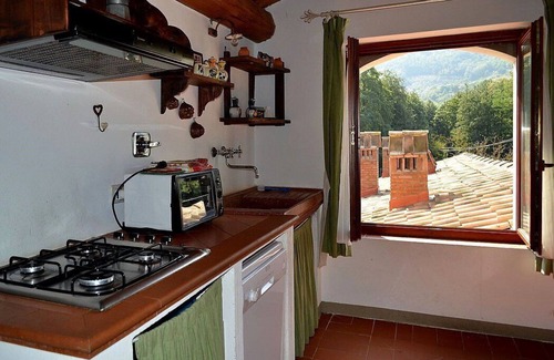 Serravalle Pistoiese House | Appartamento Clarabella B: A characteristic and welcoming two-story apartment that is part of a villa built on a hillside, surrounded by meadows and woods, with Free WI-FI.