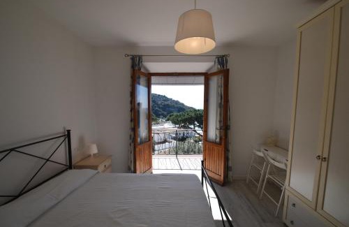 Cavoli Apartment | Appartamenti Cavoli - Vista mare con terrazze, clima e posti auto