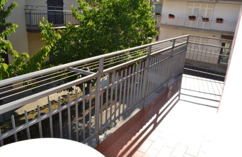Fiumaretta Apartment | 'Appartamento 17' Near the Beach with Wi-Fi & Balcony