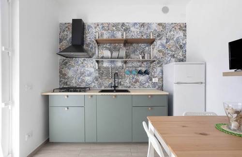 Fiumaretta Apartment | 'Appartamento 4' Near the Beach with Wi-Fi & Garden