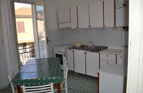 Fiumaretta Apartment | 'Appartamento 6' Near the Beach with Wi-Fi & Balcony