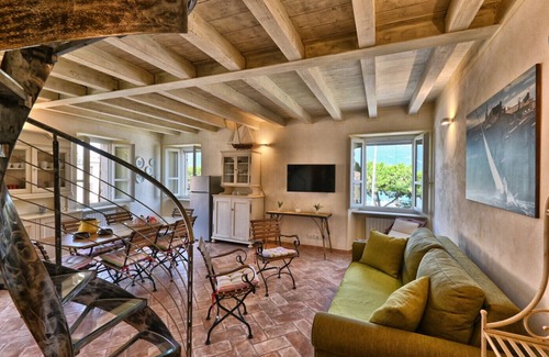 Bogliaco Apartment | Appartamento Al Porto Vecchio Rebomaholidays - with parking space and marvellous lake view