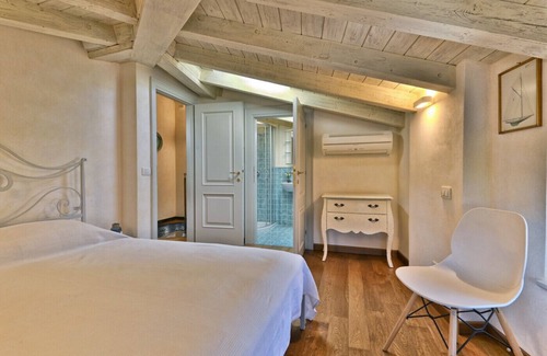 Bogliaco Apartment | Appartamento Al Porto Vecchio Rebomaholidays - with parking space and marvellous lake view