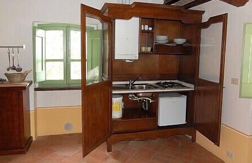 Montone House | Appartamento Aria C: A welcoming apartment surrounded by meadows and by green hills, with Free WI-FI.