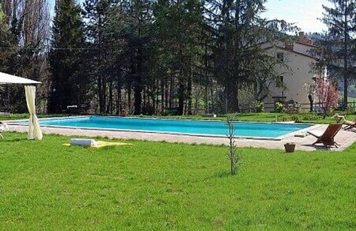 Montone House | Appartamento Aria C: A welcoming apartment surrounded by meadows and by green hills, with Free WI-FI.