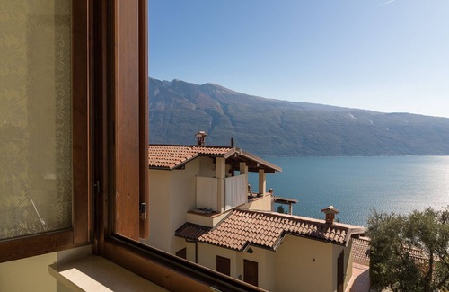 Oldesio Apartment | appartamento Bellevue with lake view balcony