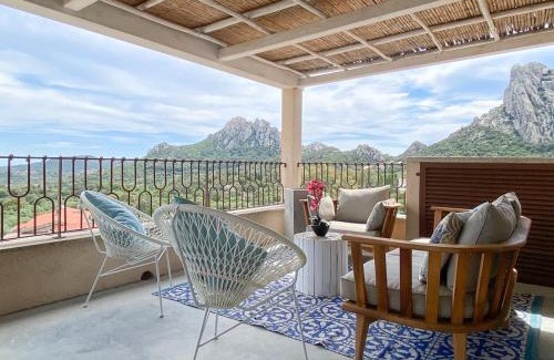 San Pantaleo Apartment | Appartamento bianco, centrale, parcheggio, ottimo per 4 persone