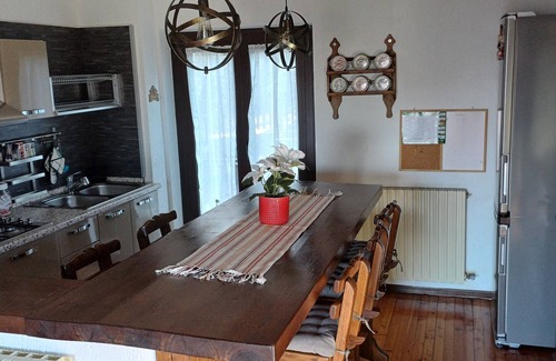Aviatico Apartment | Appartamento con Camino a Legna, Giardino Privato Recintato e Vista Spettacolare