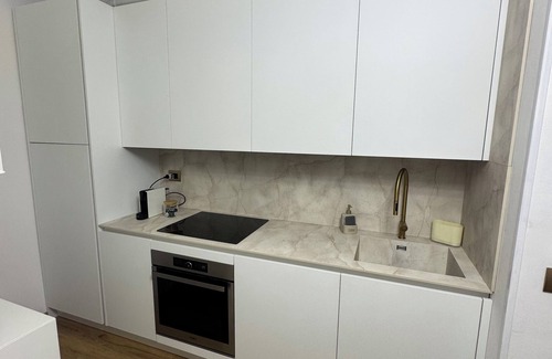 Gardone Riviera Apartment | Appartamento direttamente a lago con spiaggia e pontili