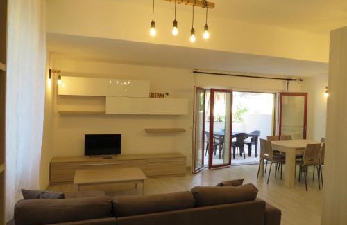 Cervia Apartment | APPARTAMENTO DANTE
