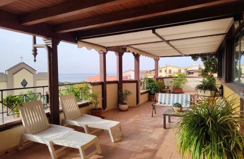 Piraino Apartment | "Appartamento del Mare Gliaca" con vista Isole Eolie,ampia terrazza,wifi e parcheggio privato gratuito