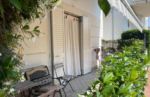 Lido di Savio Apartment | Appartamento IL GLICINE a piano terra zona tranquilla a due passi dal mare