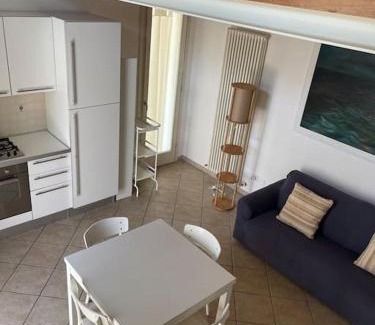 Lido di Savio Apartment | Appartamento IL GLICINE a piano terra zona tranquilla a due passi dal mare