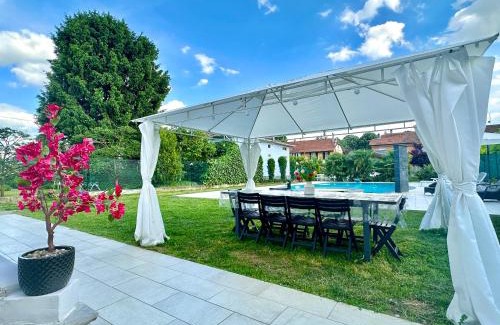 Rivarolo Canavese Apartment | Appartamento in villa con piscina privata e vasca idromassaggio ad uso esclusivo